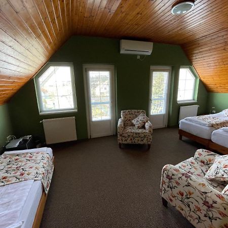 Villa Astoria Balatongyorok Luaran gambar