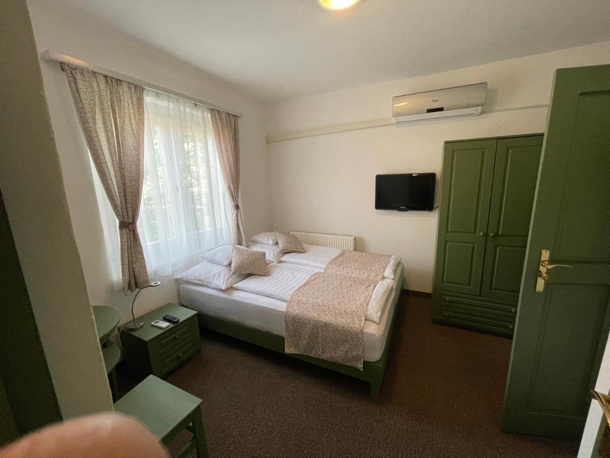 Villa Astoria Balatongyorok Luaran gambar
