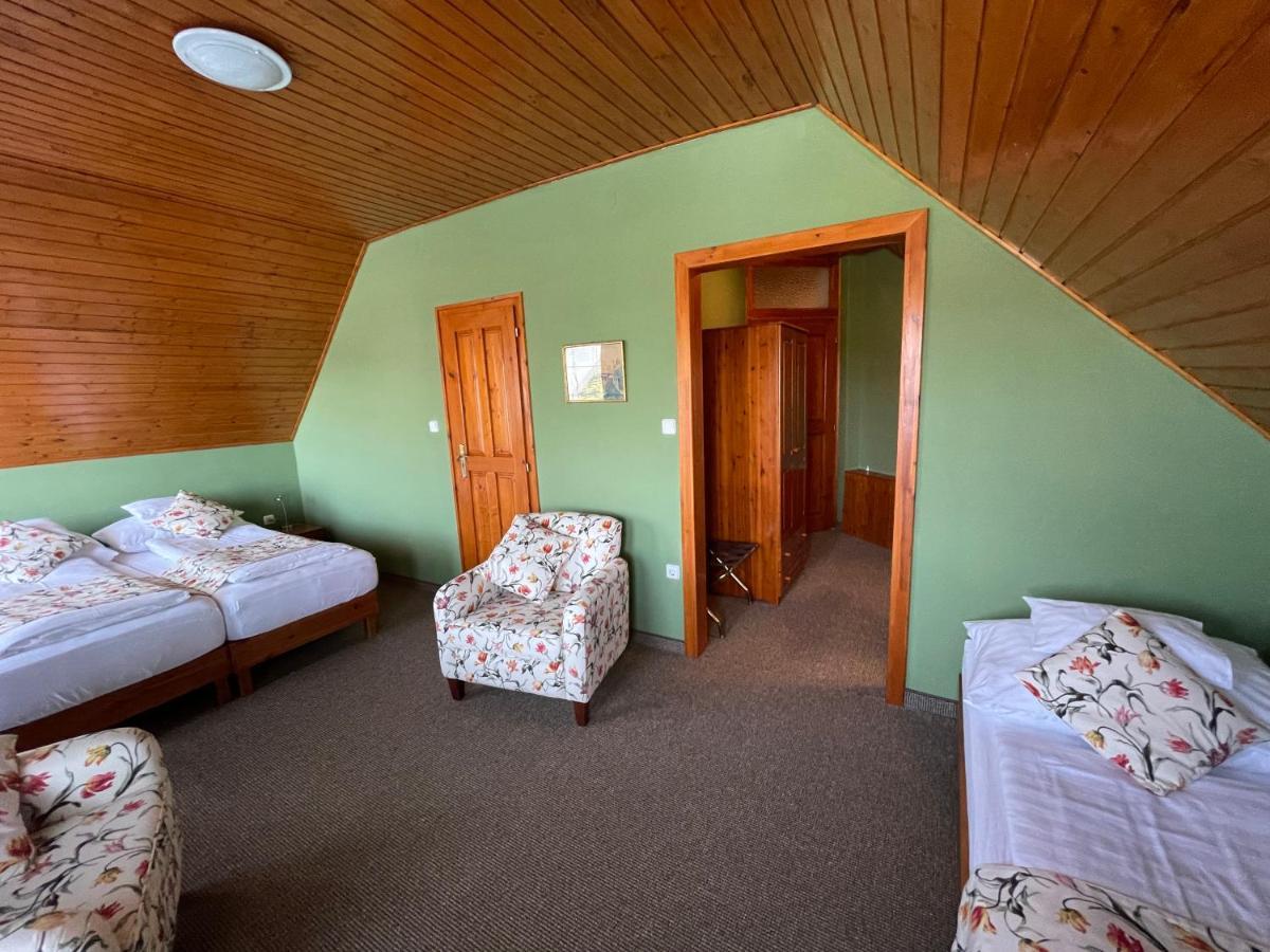 Villa Astoria Balatongyorok Luaran gambar