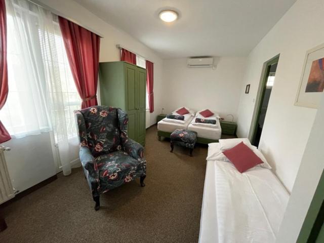 Villa Astoria Balatongyorok Luaran gambar