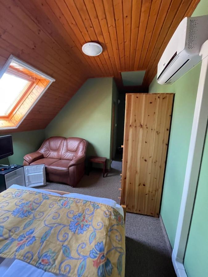 Villa Astoria Balatongyorok Luaran gambar