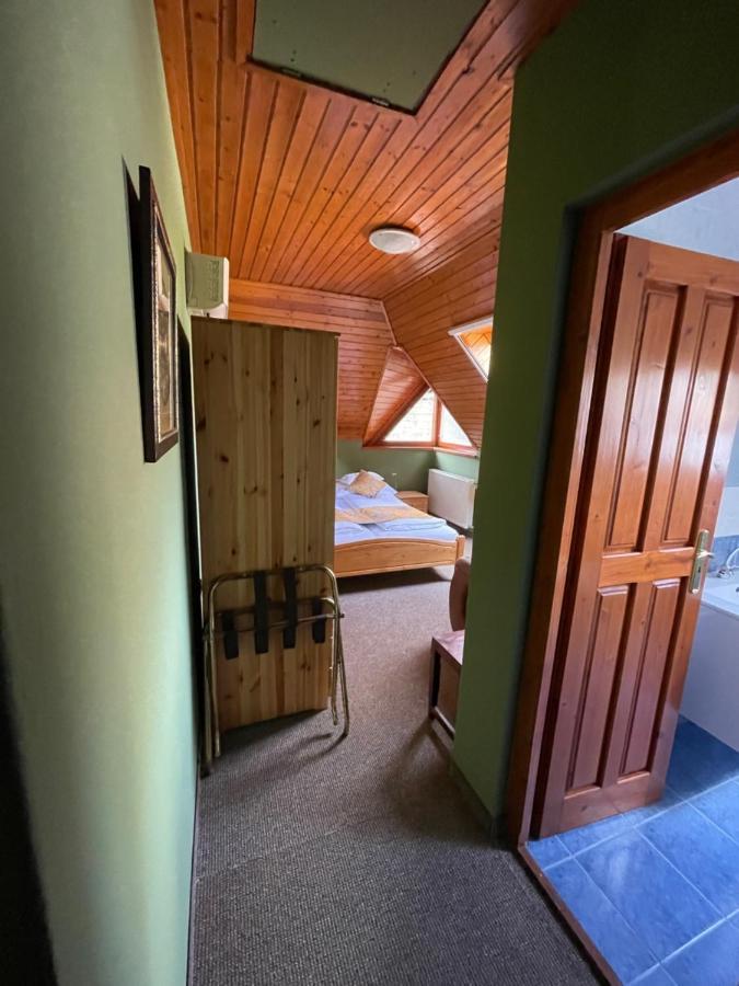 Villa Astoria Balatongyorok Luaran gambar
