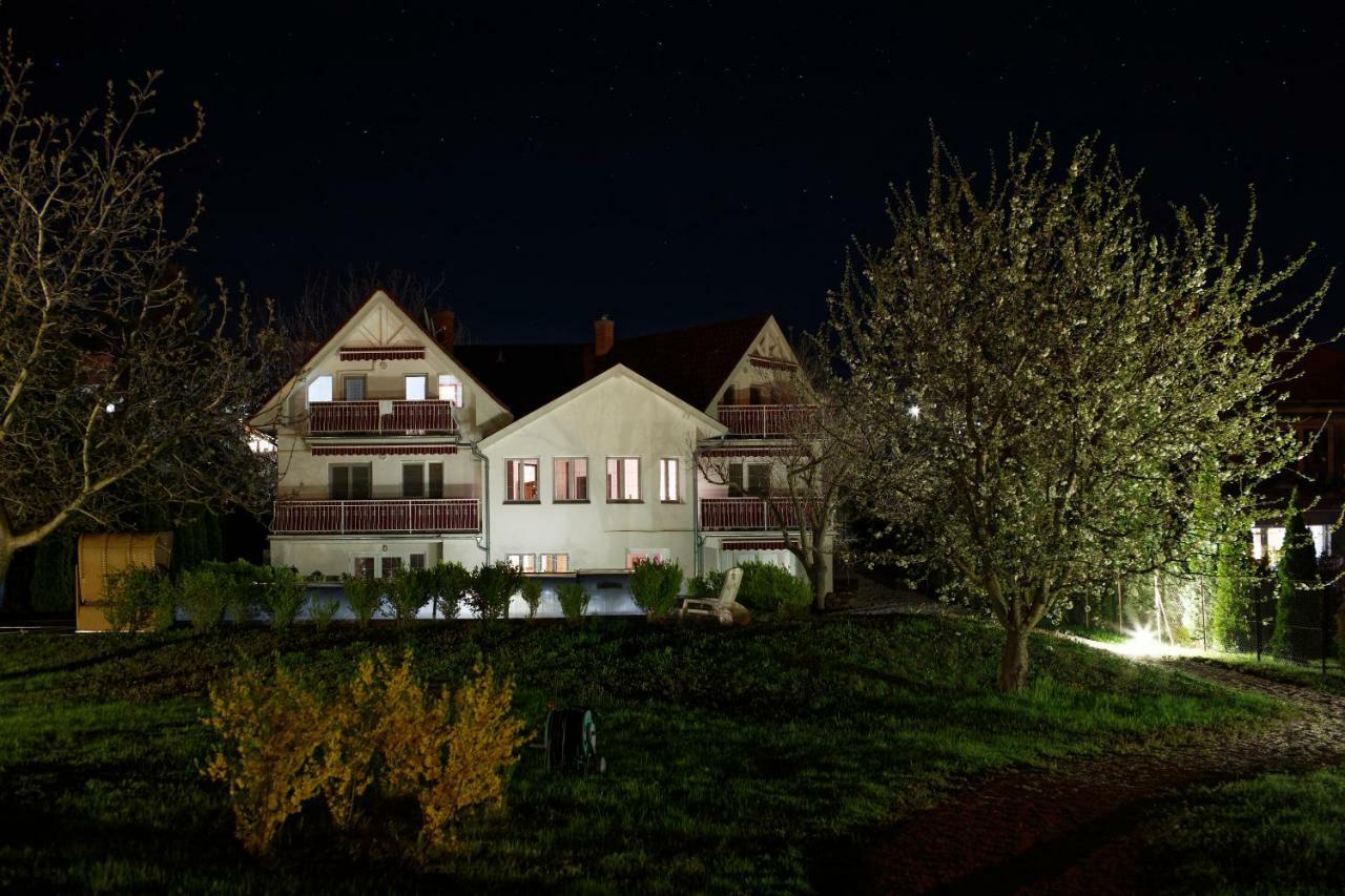 Villa Astoria Balatongyorok Luaran gambar
